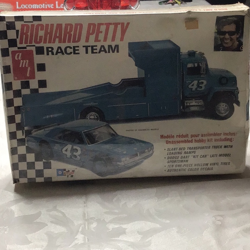 AMT Richard Petty Race Team 1/25 scale Model ki